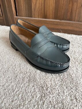 Eastland women’s  Gray Blue Leather Penny Loafers